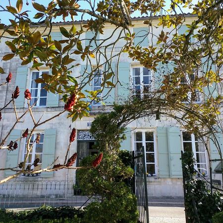 Quai Des Fleurs Bed & Breakfast Saint-Savinien Exterior foto