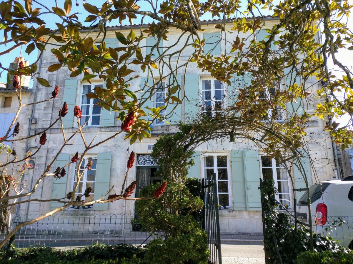 Quai Des Fleurs Bed & Breakfast Saint-Savinien Exterior foto