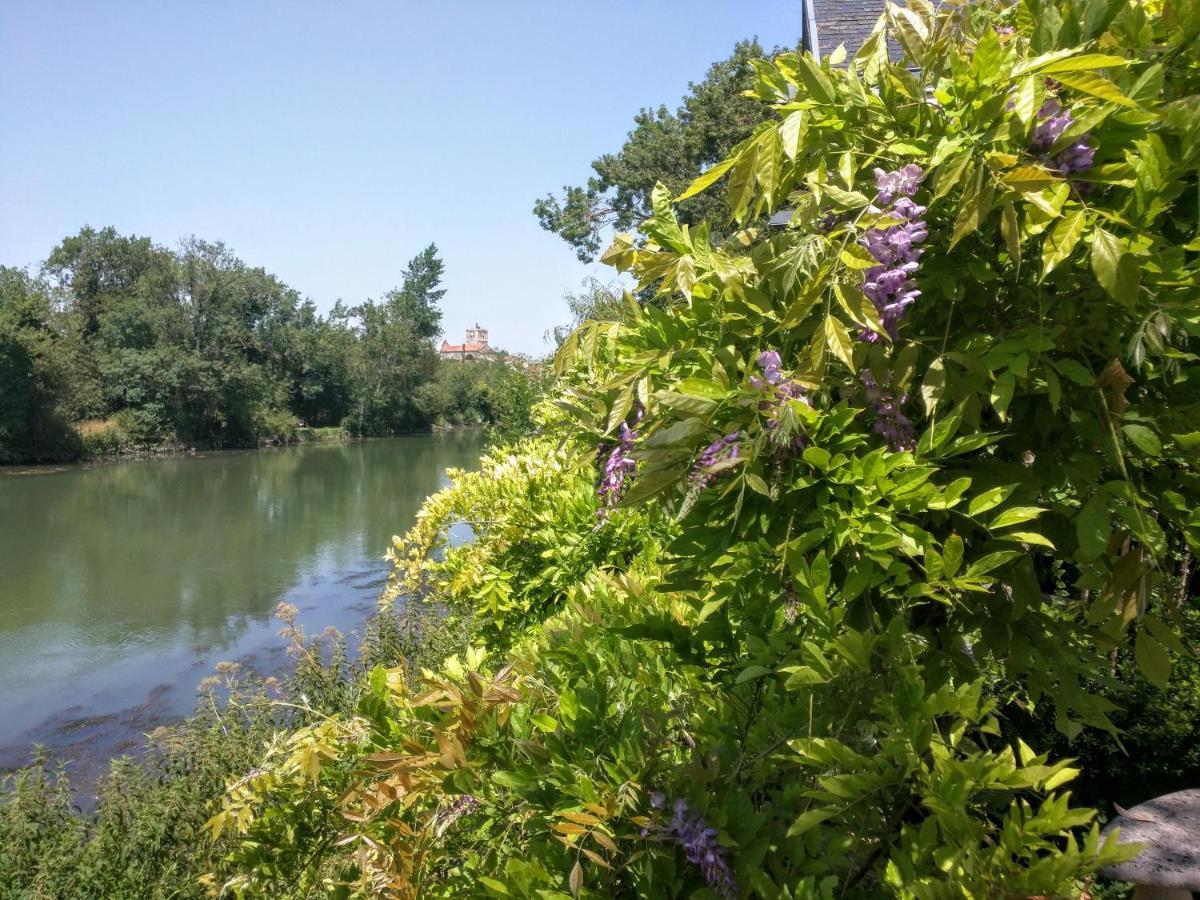 Quai Des Fleurs Bed & Breakfast Saint-Savinien Exterior foto