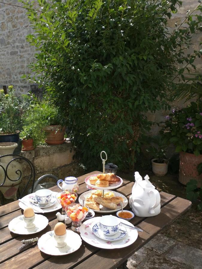 Quai Des Fleurs Bed & Breakfast Saint-Savinien Exterior foto