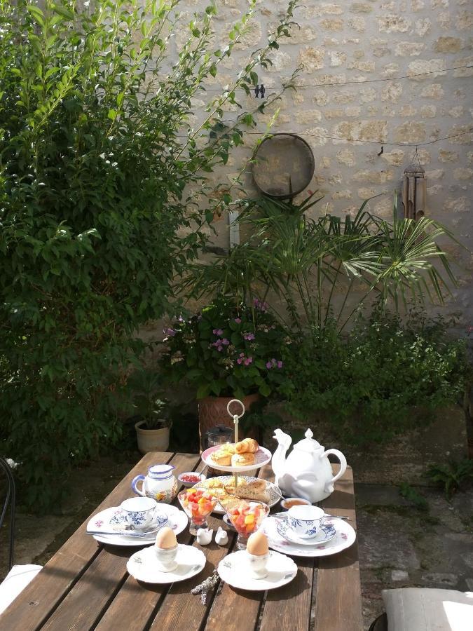 Quai Des Fleurs Bed & Breakfast Saint-Savinien Exterior foto