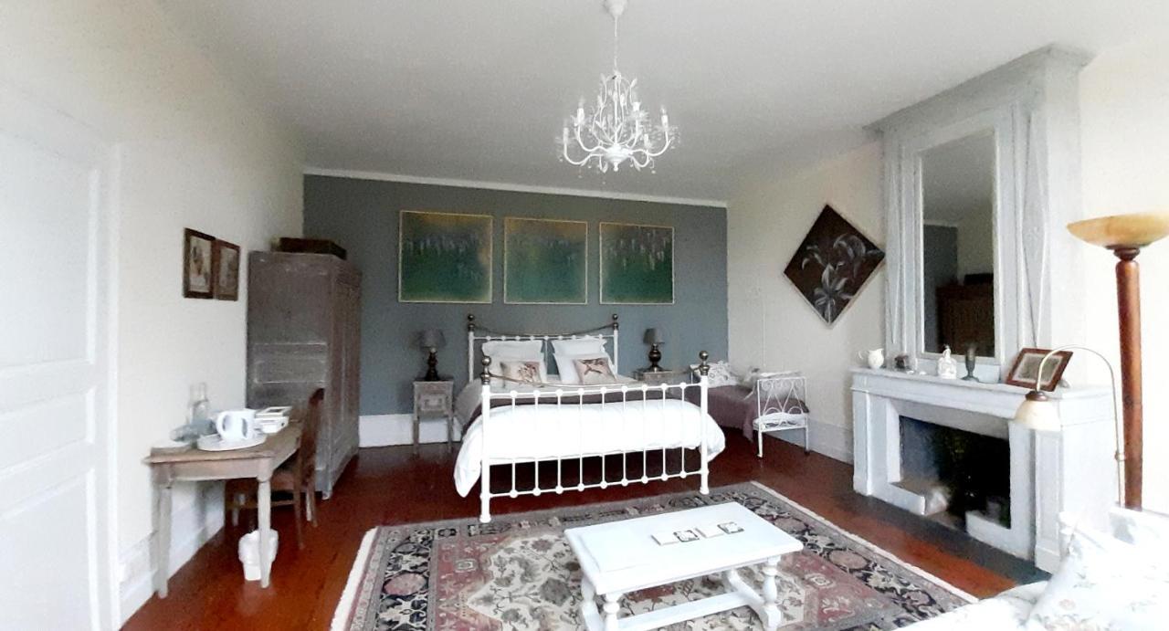 Quai Des Fleurs Bed & Breakfast Saint-Savinien Exterior foto