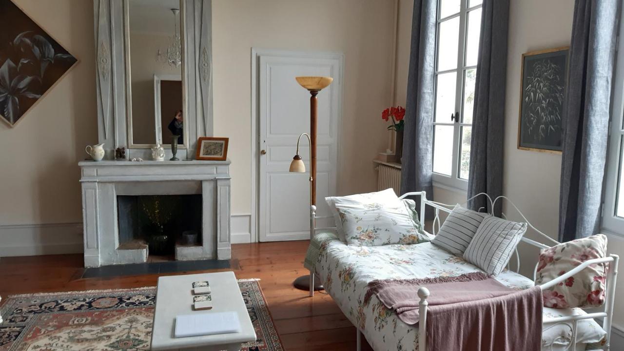 Quai Des Fleurs Bed & Breakfast Saint-Savinien Exterior foto