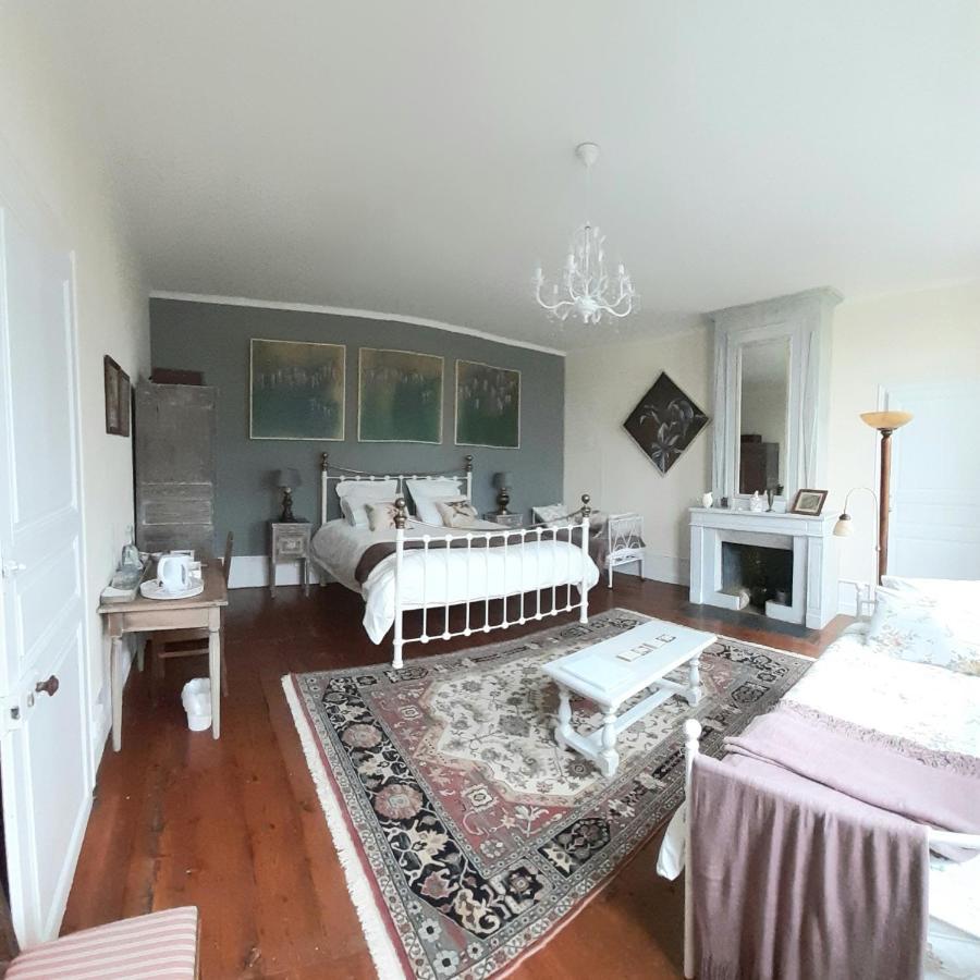 Quai Des Fleurs Bed & Breakfast Saint-Savinien Exterior foto