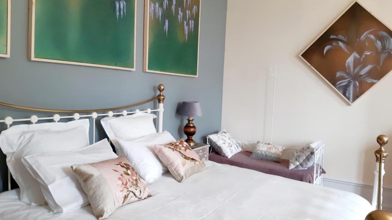 Quai Des Fleurs Bed & Breakfast Saint-Savinien Exterior foto